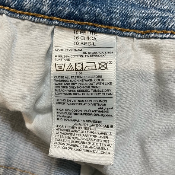 Old Navy Low-Rise Boyfriend Straight Cut-Off Jeans, size 16 Petite - Picture 4 of 10